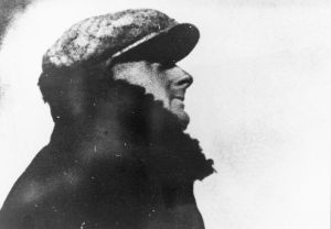 Porträt Vertovs während der Dreharbeiten zu "Tri pesni o Lenine"