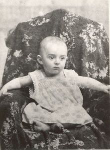 Der kleine Dziga Vertov, etwa 1 Jahr alt