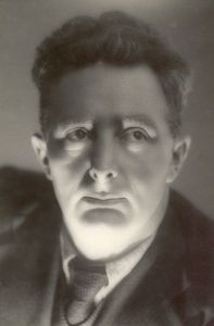 Dziga Vertov Porträt im Unterlicht