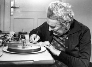 Svilova in Berlin-Ost, schreibt das Gedicht "Vertov liebte..."