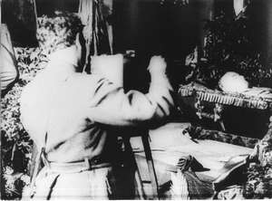 Lenin im Sarg wird gefilmt