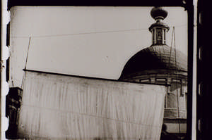 Leinwand wird aufgezogen