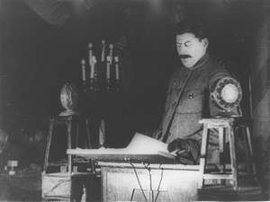 Stalin am Rednerpult