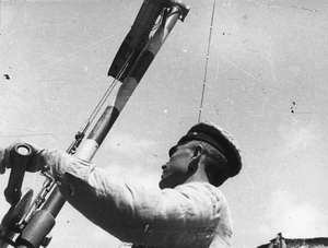 Polizist regelt den Verkehr