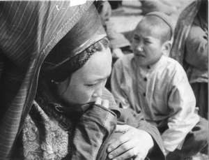 Asiatische Frau mit Junge