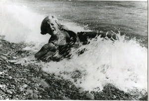 Junge Frau im Bikini